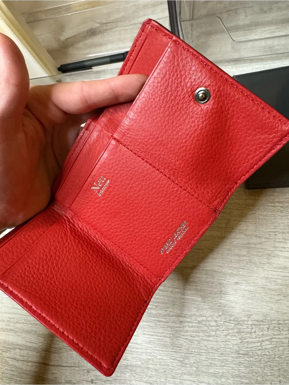 Unbranded or low tier branded wallets. Set of 5